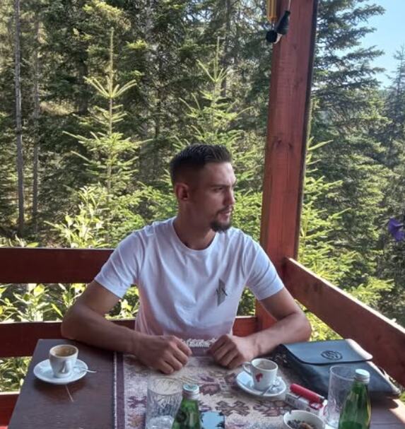 OVO JE OSUMNJIČENI ZA TROSTRUKO UBISTVO, AKO GA VIDITE ODMAH ZOVITE POLICIJU: Vehid Murić iz Rožaja ubio 3 brata u Podgorici, pa nestao bez traga (foto)