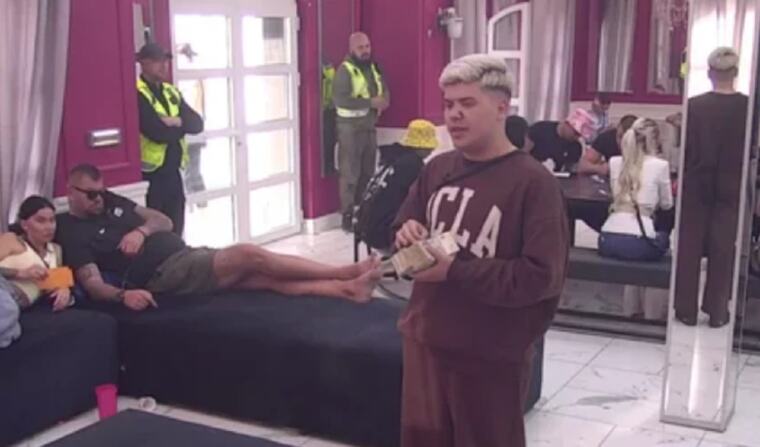 UROŠ RASKRINKAO NEPOZNATE DETALJE SA LETOVANJA: "Slađa je završila na jahti sa Anđelom i Gastozom" Pomenuo tajne prepiske, tek sledi haos!