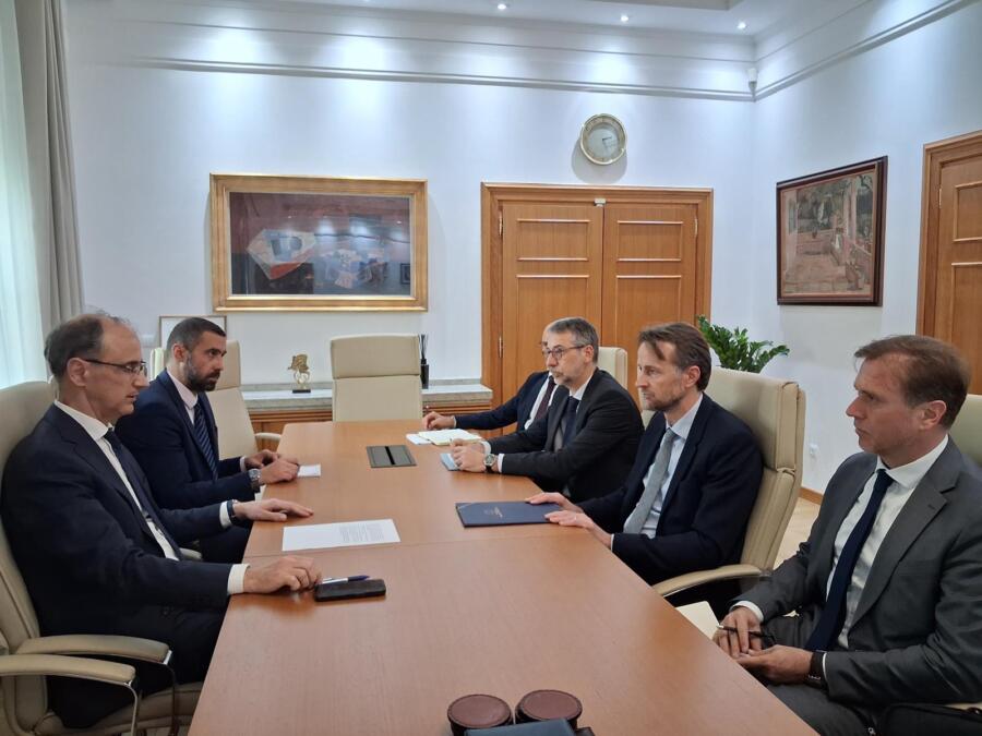 HITAN SASTANAK VLADE SRBIJE I EU: Premijer Macut sa Bekeratom o akademskoj zajednici, reformama i smirivanju tenzija!