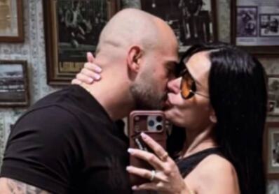 POZNATA SRPSKA PEVAČICA SE RAZVELA POSLE 5 MESECI: Dobijala nepristojne ponude, a sad našla ljubav! Javno pokazala svog novog dečka koji je ozbiljan dasa (FOTO)