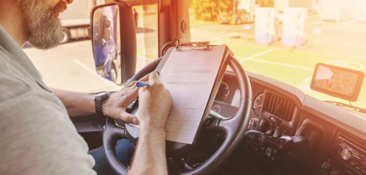 Žena je čekala kurira da joj donese paket ali nije se pojavljivao: Odjednom je čula zapomaganje iz kombija, umešala se i policija