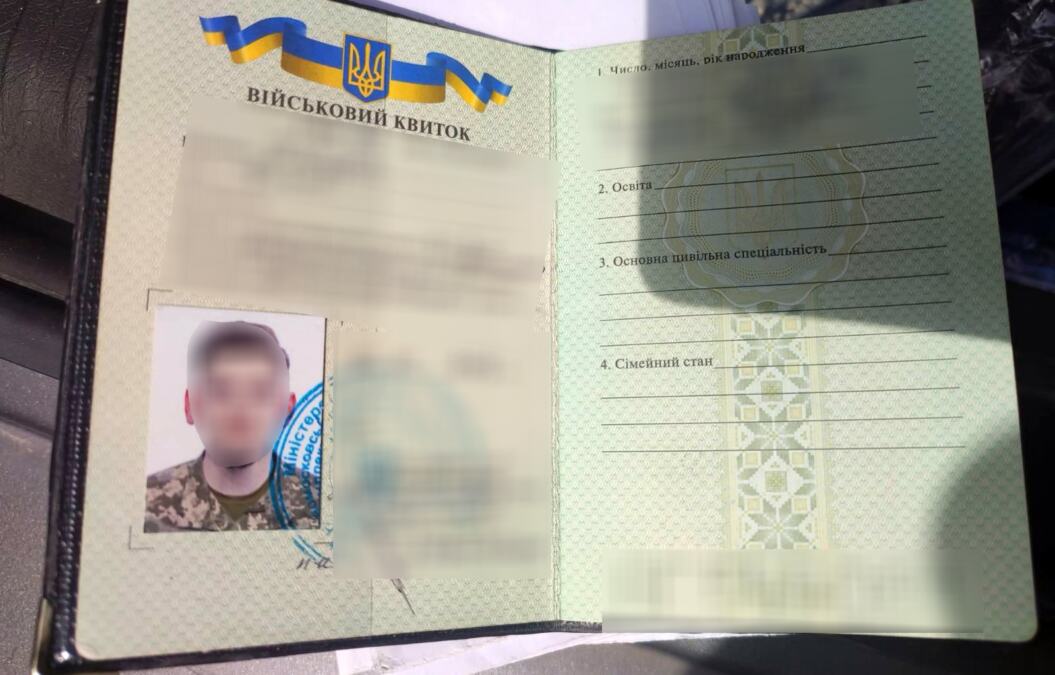 UHAPŠEN MLADIĆ U BEOGRADU ZBOG SUMNJE DA JE UČESTVOVAO U RATU U UKRAJINI: Policija pronašla sva dokumenta i kompletnu vojnu opremu (foto)