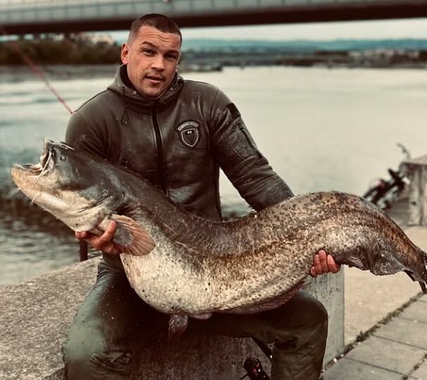 NAROD OČIMA NE VERUJE ŠTA JE IZVUKAO IZ DUNAVA! Aleksandar iz Loznice ovakvu neman čekao 25 godina, a onda poveo pravu bitku s kapitalcem (FOTO)