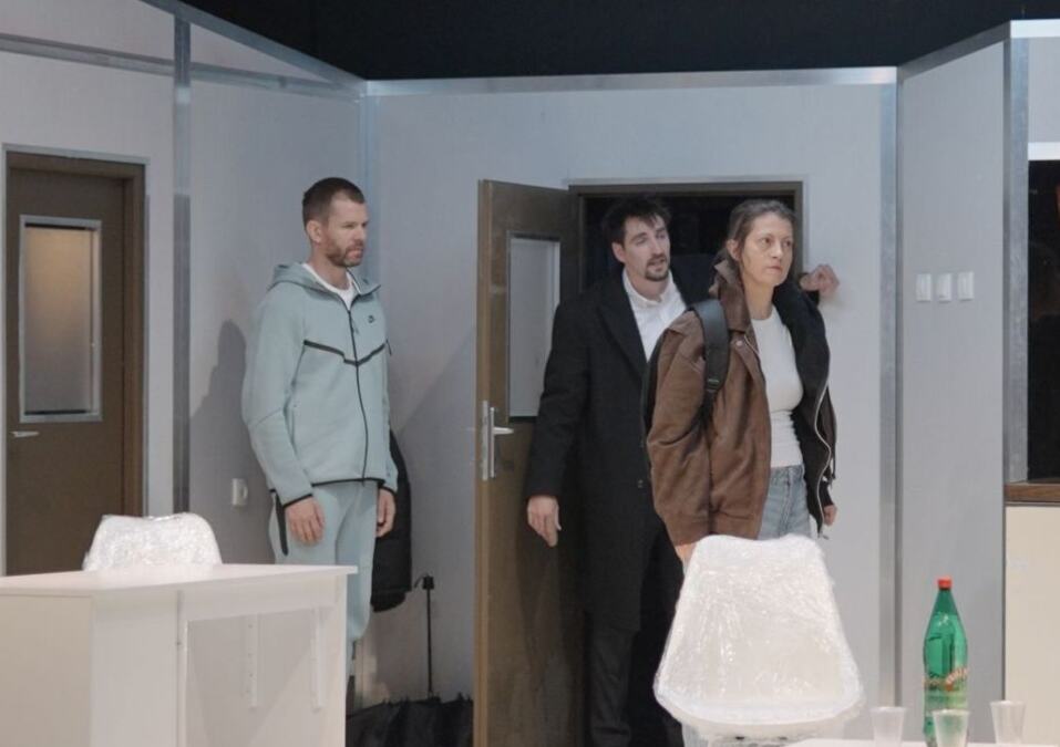 Šta kad sin postane ubica? Na scenu Pozorišta mladih stiže autorski projekat reditelja iz Osijeka Vanje Jovanovića i Petre Pleše