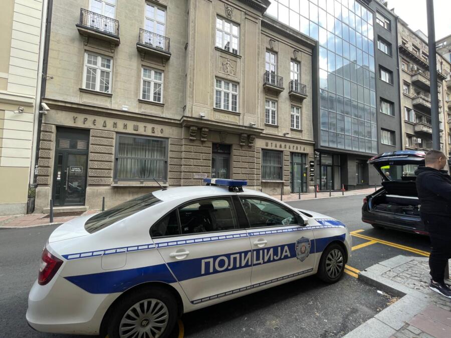 DOJAVA O BOMBI U KURIRU: Zgrada pregledana, zaposleni se vratili na radna mesta
