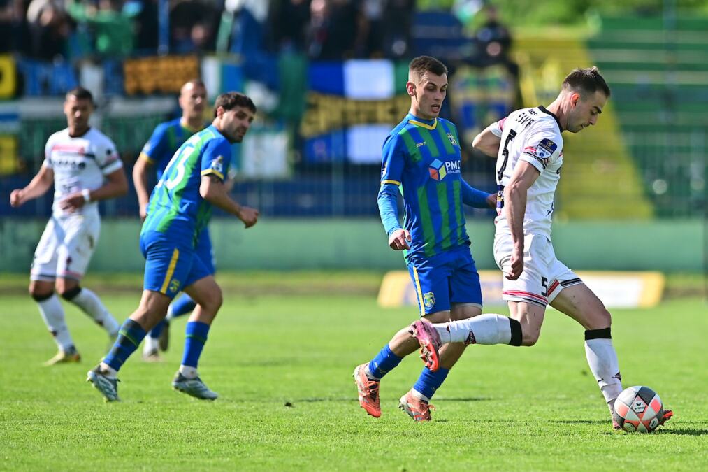ZEMUN SE POSLE SEDAM GODINA PONOVO U ELITI: Velika fešta na tribinama i slavlje Taurunum bojsa!
