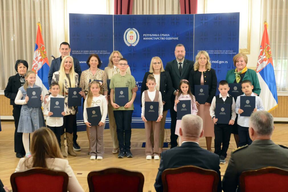 Mali heroji Srbije nagrađeni u Domu Vojske: Uručene nagrade pobednicima konkursa "Naš vojnik, naš heroj" (FOTO)