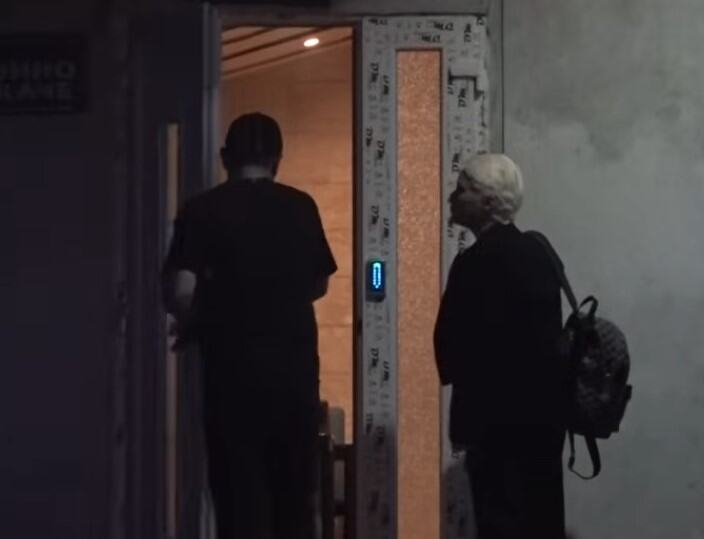 (FOTO) OVO JE DEČKO MAJE NIKOLIĆ: Tvrdi da je bogataš, a vozi je u skromnom automobilu, evo i kako izgleda 