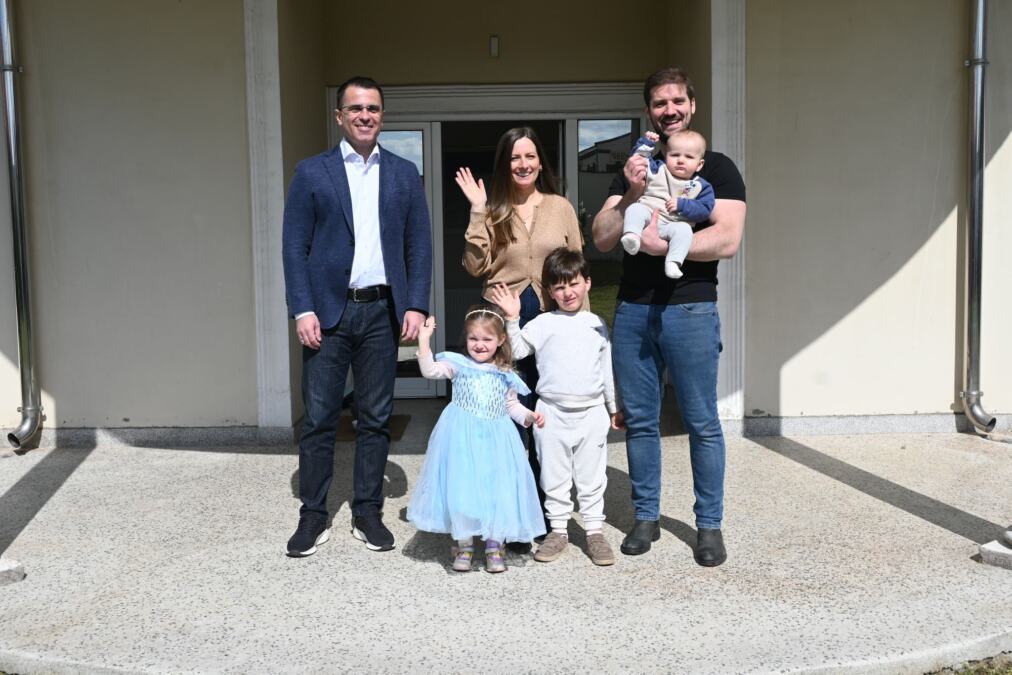 Ivan i Vania sa svojih troje dece rekli „zbogom“ Portugalu i rešili da svoj život nastave u Srbiji (FOTO)