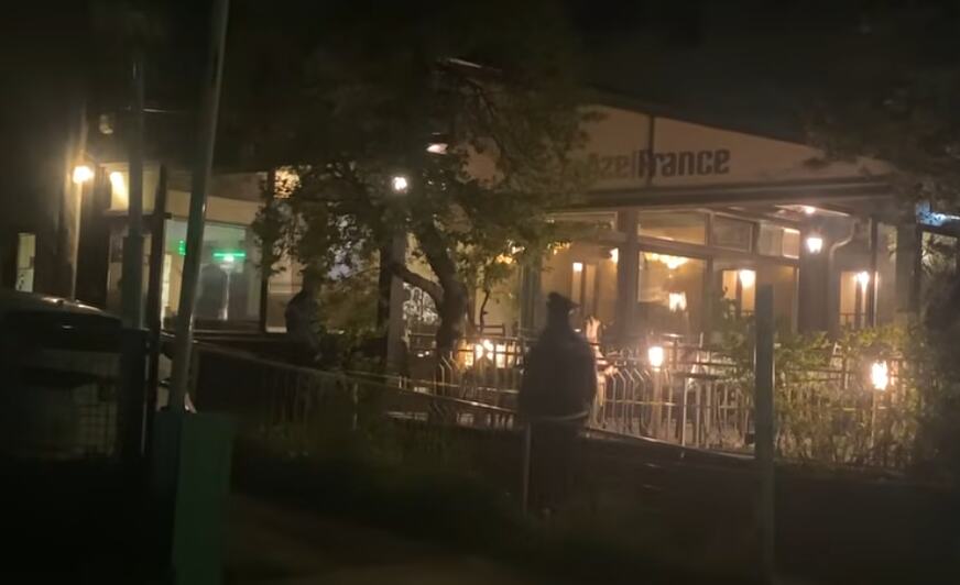 OVO JE ČOVEK KOJI SE SUMNJIČI ZA PUCNJAVU U SARAJEVSKOM KAFIĆU! Braća Livnjak ranjena, policija traga za njim (FOTO)