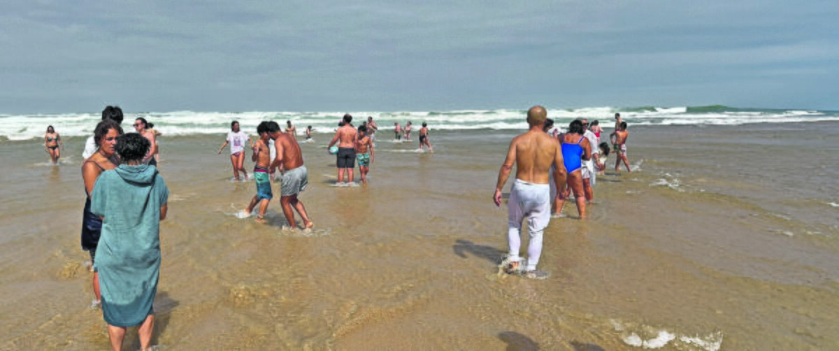 PLES U ATLANTIKU: Ritualno kupanje u Portugalu - manifestacija se odigrava svakog 29. avgusta i praćena je modernom zabavom, koncertima, piknicima i vašarima