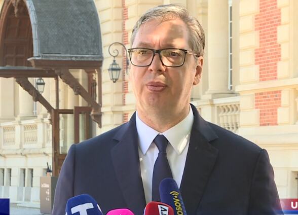 OVO JE RAZLIKA IZMEĐU VUČIĆA I BLOKADERA: Predsednik „pozdravio“ „kmetske duše“ koje žele da unište Srbiju, pa im dao do znanja da im to NEĆE PROĆI
