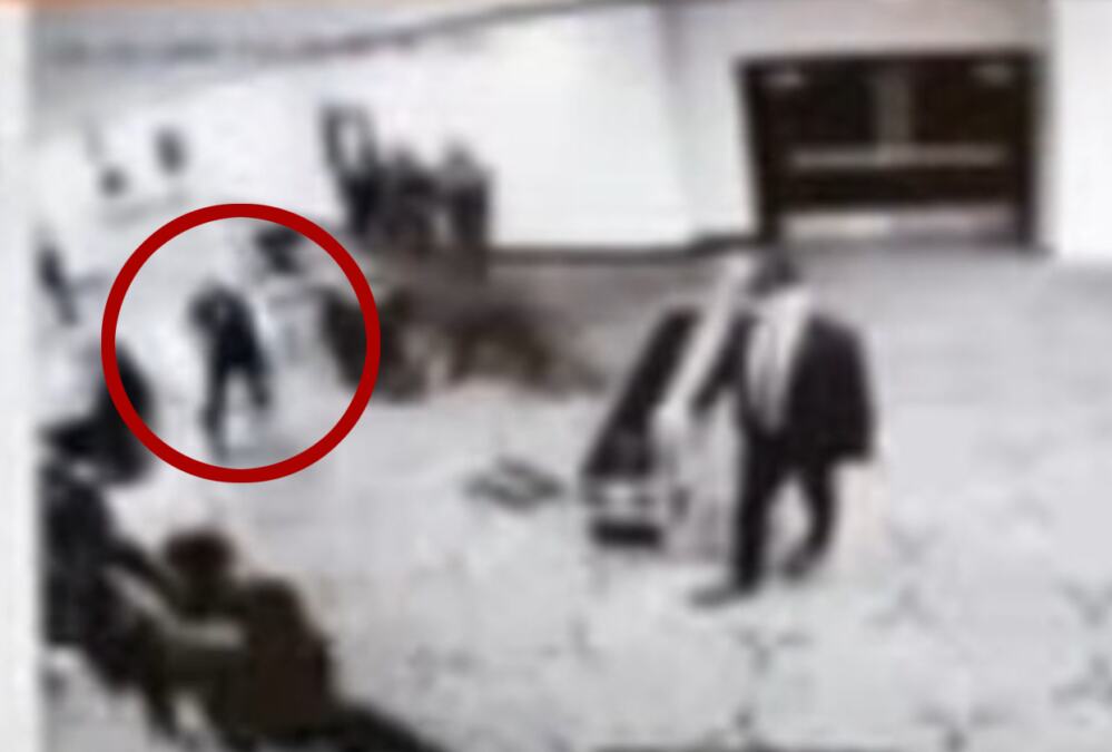 TRAMP OBJAVIO SNIMAK POČETKA NAPADA! Muškarac s oružjem otvorio vatru i protrčao pored agenata Tajne službe, a onda su i oni zapucali (FOTO, VIDEO)