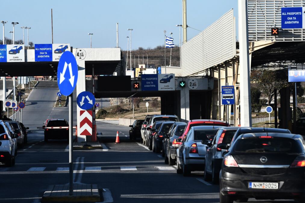 Teretnjaci na izlazu iz Srbije čekaju sat vremena na Batrovcima: Oglasio se AMSS