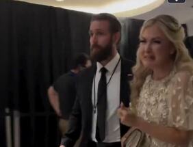 ERIKA KIRK SVA U SUZAMA NAKON PUCNJAVE U VAŠINGTONU! Čarlijeva udovica ŠOKIRANA, izustila samo jednu rečenicu drhtavim glasom (VIDEO)