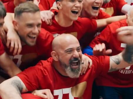 LUDNICA U SVLAČIONICI! Isplivao snimak slavlja crveno-belih posle pobede u derbiju i osvajanja šampionske titule! (VIDEO)