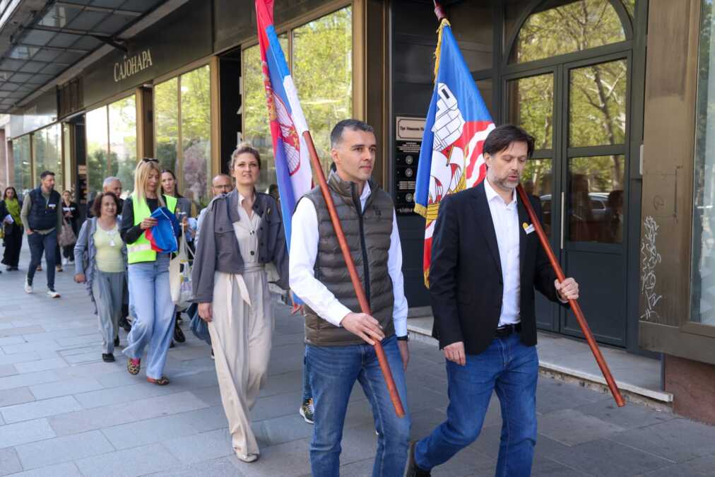 POČELA SEDNICA SKUPŠTINE BEOGRADA, SAVO MANOJLOVIĆ PRAVI PERFORMANS: Izašao sa zasedanja, pa krenuo da pešači do Batajnice (FOTO/VIDEO)