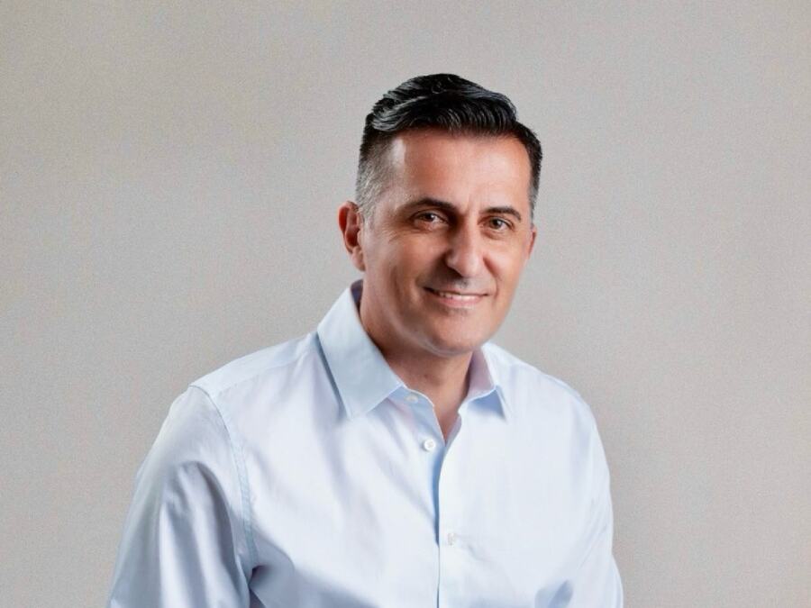 Novi roman autora Nikše Dobrea "Pacijent koji je govorio svetlošću“