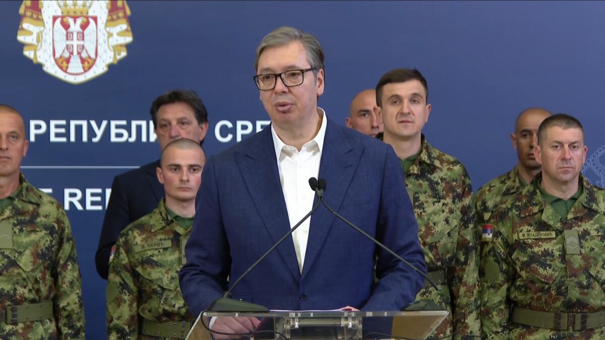 UŽIVO VUČIĆ DOČEKAO SRPSKE MIROVNJAKE IZ LIBANA: U pitanju su veoma hrabri momci i devojke, pokazali su kako se čuva međunarodno pravo i mir