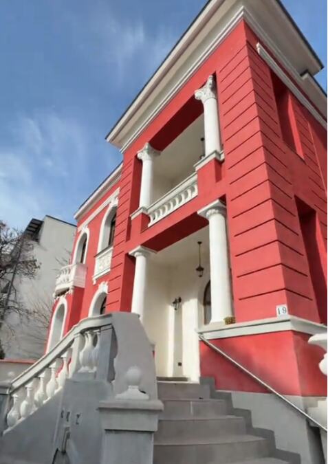 Košta kao 50 prosečnih stanova, a unutra kao u dvorcu! Evo kako izgleda vila na Vračaru od 2,2 miliona €! VIDEO