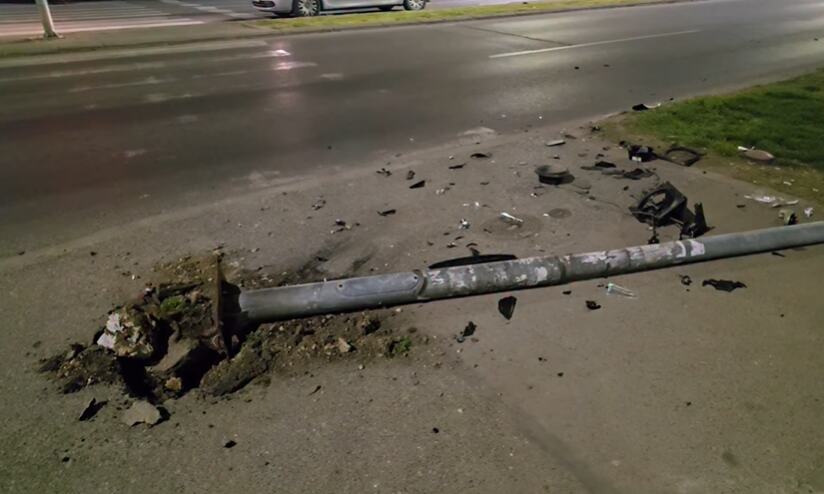 TAKSISTA OBORIO SEMAFOR U NOVOM SADU Vozač pobegao sa lica mesta