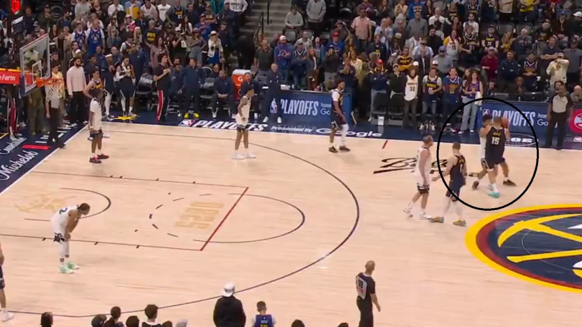 OVO NISMO NIKADA VIDELI! Nikola Jokić pružio loptu rivalu, posle par sekundi nastao je HAOS! Scena koja je obišla planetu! (VIDEO)