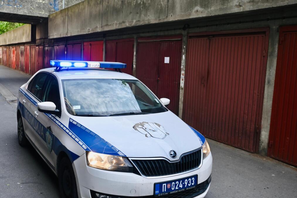 ZAPALILI DVA BMW-a I STAN NA ČUKARICI! Četvorica piromana uhapšena u Beogradu u tri odvojene akcije