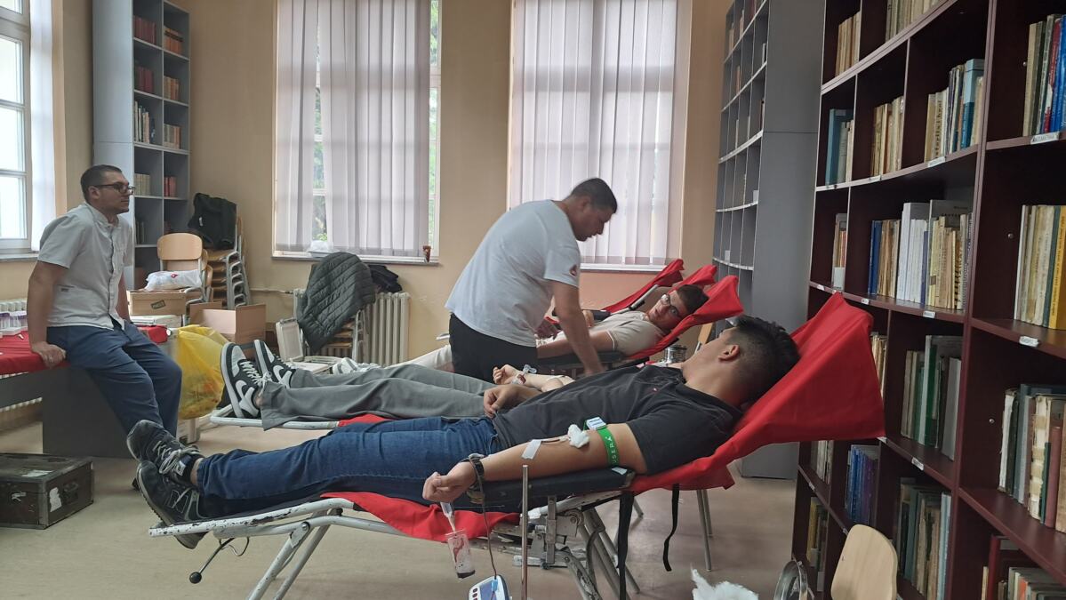 Humanost na delu u Vranju: Gimnazijalci prvi put dali krv, odziv na dobrovoljnu akciju premašio sva očekivanja!