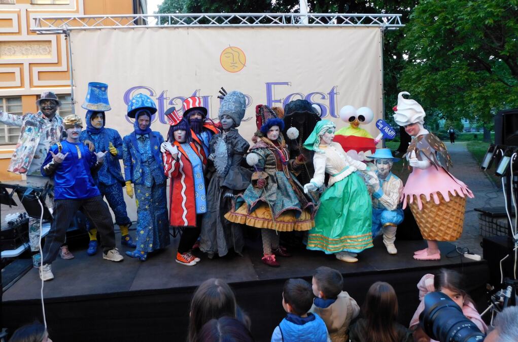 ŠESTI MEĐUNARODNI FESTIVAL ŽIVIH STATUA: Šareno i veselo u Loznici! Stigli gosti iz Portugala, Izraela i Nemačke (FOTO)