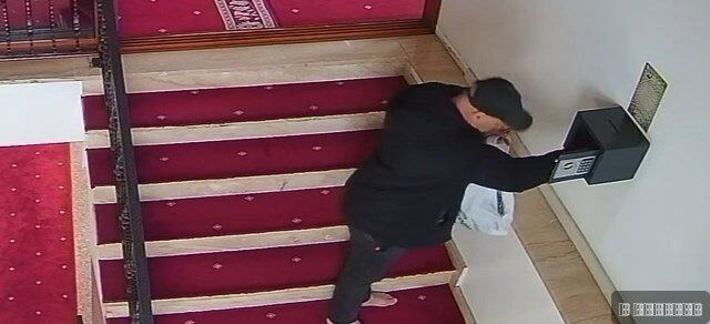 SERIJA PLJAČKI DŽAMIJA U SANDŽAKU! U roku od 24 časa obijena 3 verska objekta i ukraden novac iz dobrotvornih priloga (FOTO/VIDEO)