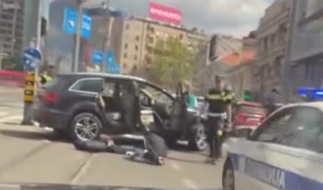 FILMSKA POTERA U CENTRU BEOGRADA! Policija posle jurnjave uspela na Slaviji da zaustavi "audi", a unutra... TROJE SA DEBELIM DOSIJEOM (VIDEO)
