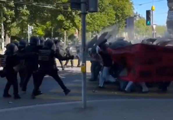 POGLEDAJTE NEREDE U CIRIHU! Demonstranti nasrću na policiju, izbio haos! (VIDEO)