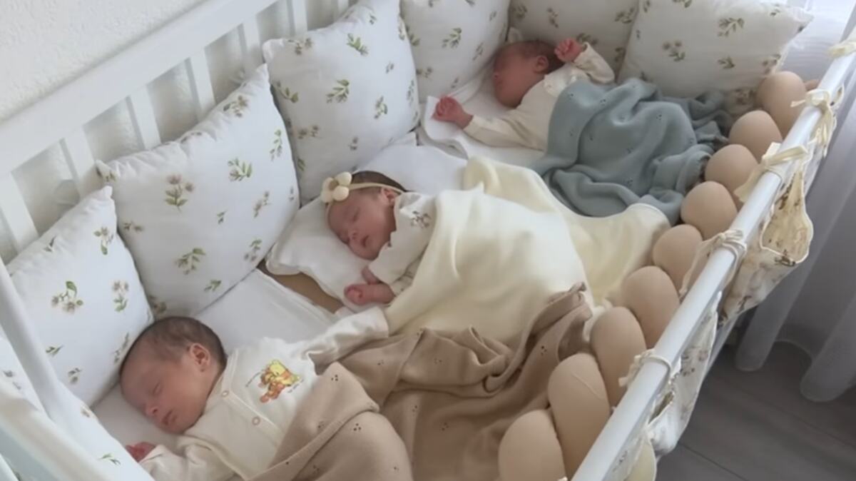 ŠIPOVO PONOSNO NA SVOJE TROJKE! Mladi Vujnići dobili dva dečaka i devojčicu prirodnim putem! (FOTO/VIDEO)