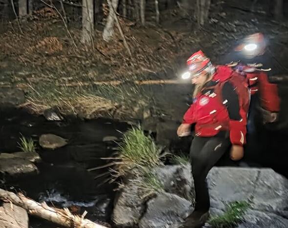 KROZ GORU I VODU! Za Gorsku službu Srbije nema prepreka, posle noćne pretrage pronađen i zbrinut muškarac koji se izgubio na Divčibarama (FOTO)