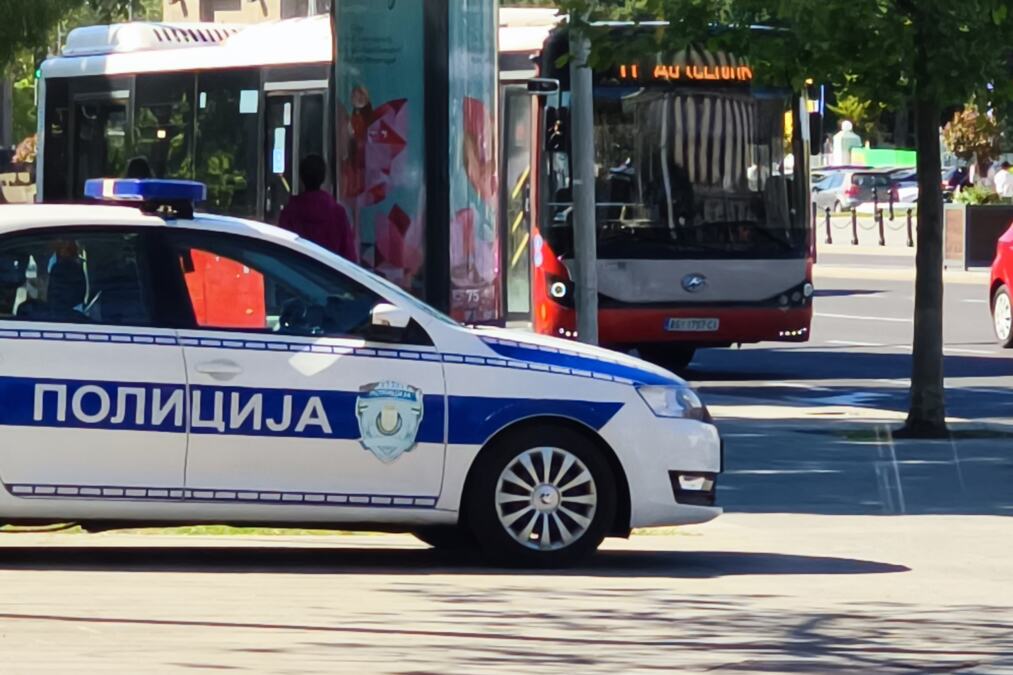 BRUTALAN NAPAD NA NOVOM BEOGRADU Vlasnika auto-otpada pretukli poznanici: Sevale metalne štangle