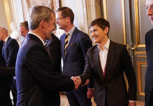 "VELIKA MI JE ČAST" Brnabić gošća kralja Danske Frederika Desetog: Hvala Vam na srdačnom gostoprimstvu i divnom prijemu (FOTO)