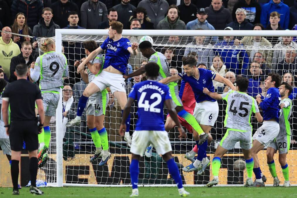 KARAMBOL U LIVERPULU! Everton na tacni ponudio šampionsku titulu Arsenalu - veliki kiks Mančester sitija!