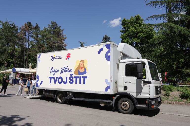 HORMONI I KRAMPONI U ZAJEDNIČKOJ AKCIJI! U Beogradu prva stanica karavana besplatnih pregleda štitne žlezde
