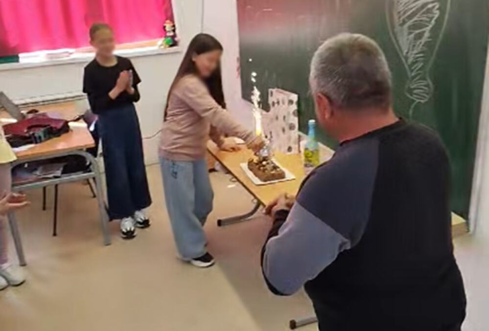 "U školi nisu važni samo nastavnici" Predivan gest osnovaca iz sela Korbevac: Čika Miki priredili rođendansko iznenađenje za pamćenje!
