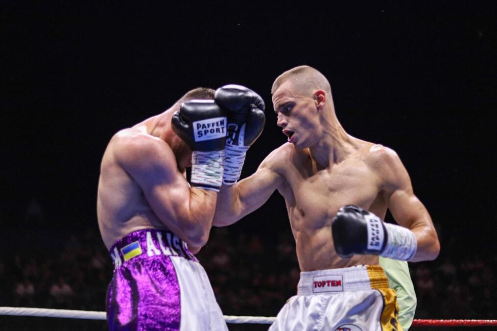 BOKS SPEKTAKL U BEOGRADU: Vukomanović se bori za WBC titulu, Sara Ćirković, Jovan Nikolić, Aleksandar Konovalov...