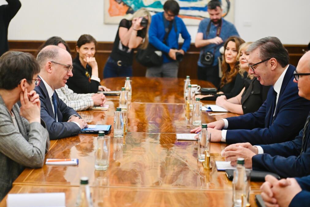 VUČIĆ SE OGLASIO POSLE ODLIČNOG SASTANKA SA ANENOM: Nemačke kompanije danas zapošljavaju 80.000 radnika u Srbiji i postale su motor naše ekonomije!