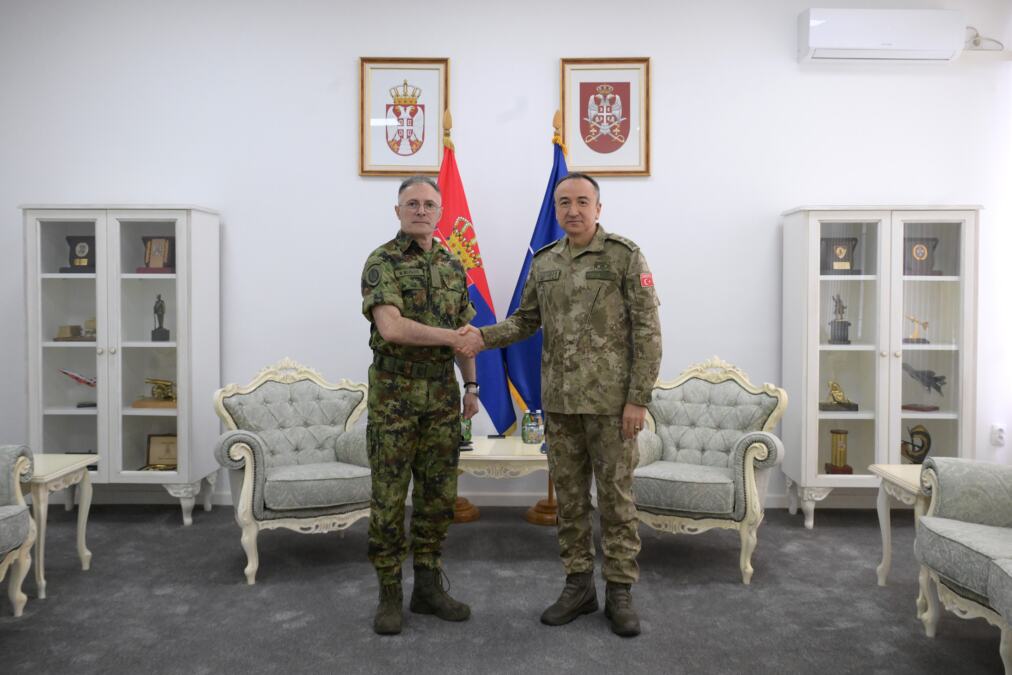 KFOR I VOJSKA SRBIJE RADE NA OČUVANJU STABILNOSTI Sastanak Mojsilovića sa komandantom Kfora