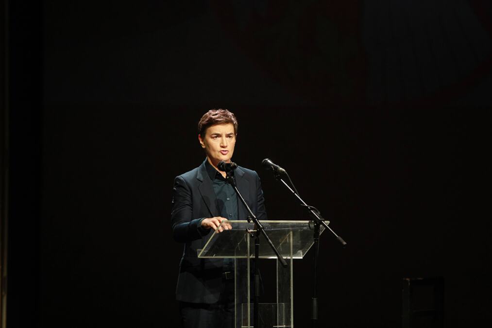 Ana Brnabić na svečanoj akademiji povodom Dana pobede: Mir je jedino za šta se vredi boriti - zato Srbija jedino to namerava da čini (foto)