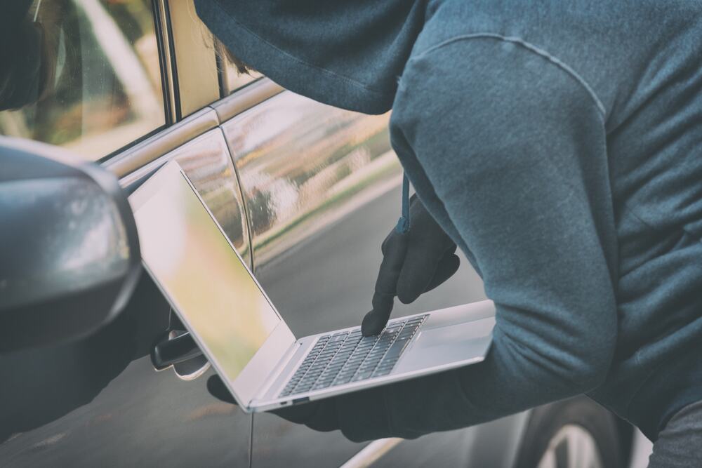 Automobil nestaje za 60 sekundi: Nova tehnologija koju lopovi koriste šokirala vozače!