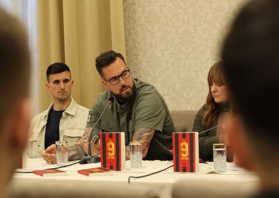 BEOGRADSKA PROMOCIJA ROMANA "DEVETKA": Profesor Koprivica, Ilija Stolica i Miroslav Raduljica govore o delu Jovana Simića