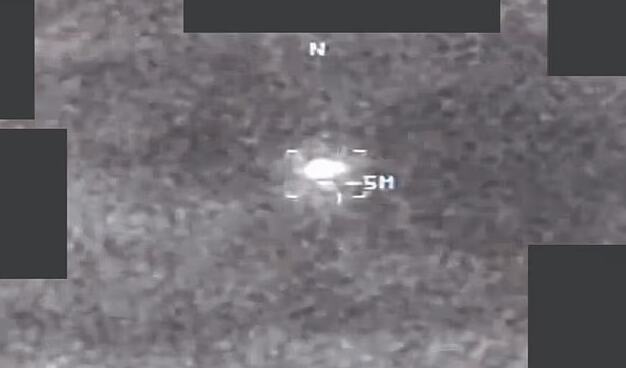 "NLO VIŠE NIJE MISTERIJA?" Pilot sa 22.000 sati leta otkrio šta se zaista vidi na nebu: "Nešto se dešava..."