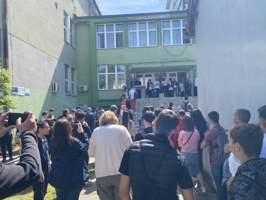 NAJBOLJI MLADI ISTORIČARI SRBIJE DANAS U MITROVICI! Više od 200 učenika stiglo na državno takmičenje