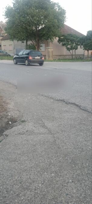 TEŠKA NESREĆA U MARTINCIMA! Bicikl podleteo pod traktor u centru sela! (FOTO)