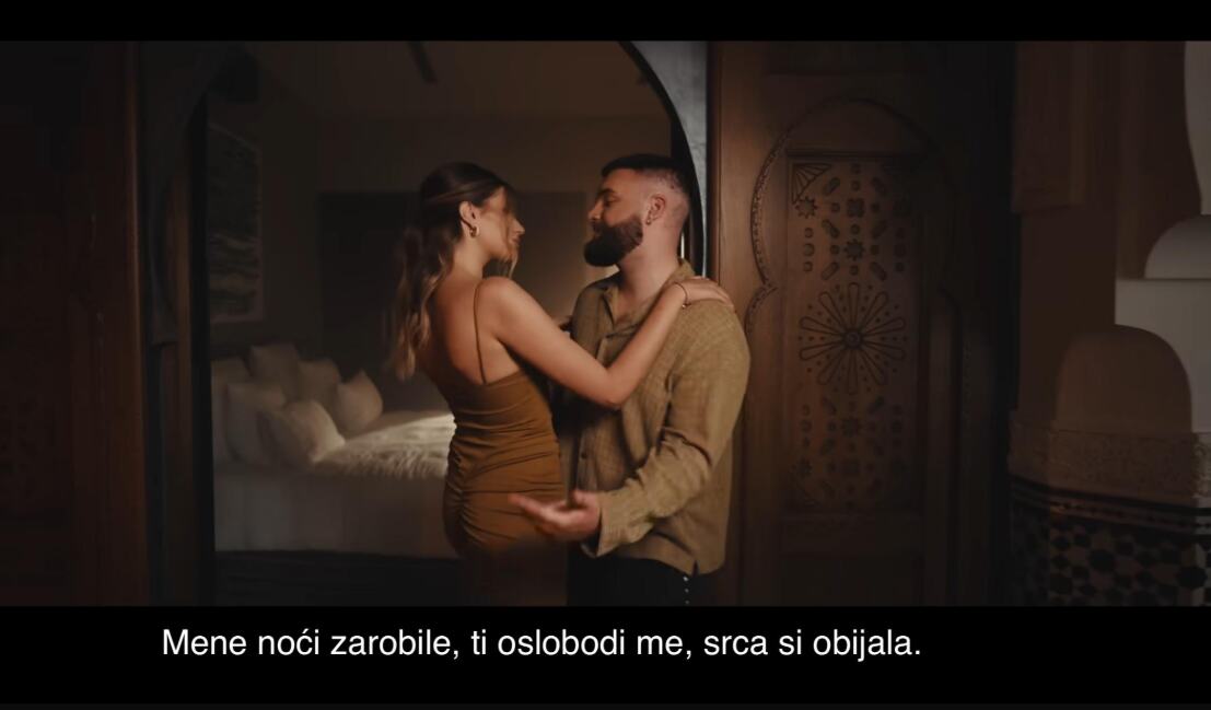VRELI KADROVI DIŽU TEMPERATURU, IMA TELO BOGINJE Evo ko je fatalna brineta koja razmenjuje nežnosti s Nućijem! (FOTO)
