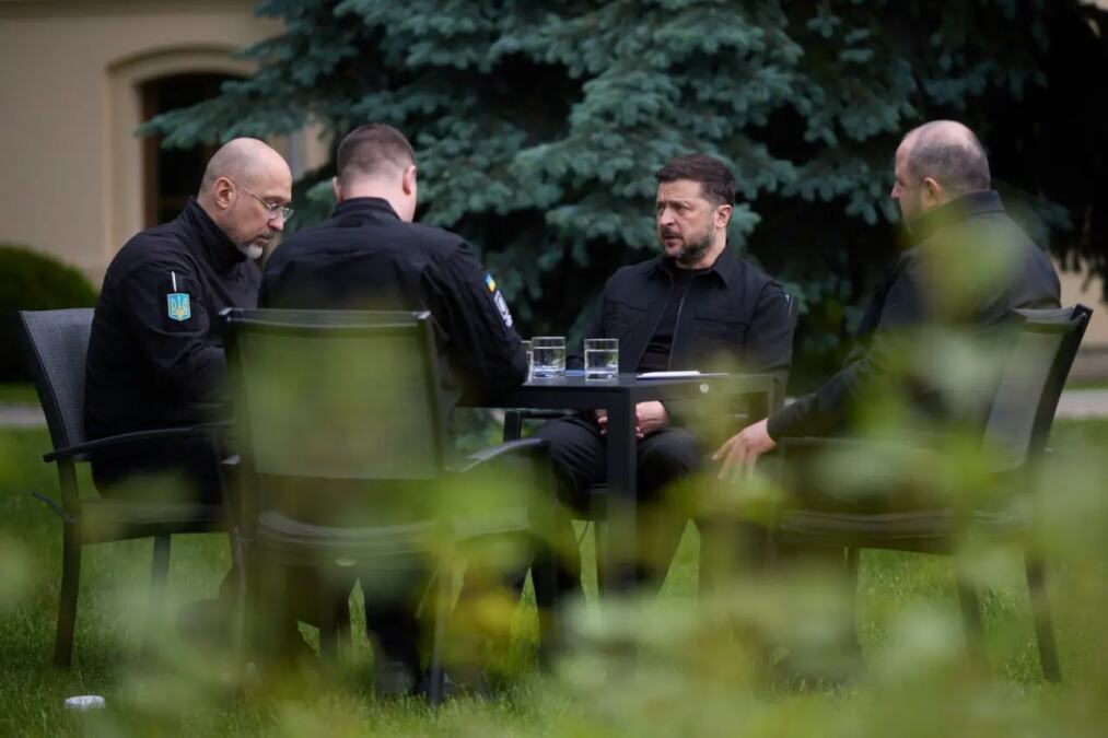ZELENSKI SAZVAO HITAN SASTANAK NAJUŽEG KRUGA! Vašington i zvanično priznao informaciju o kojoj se dugo spekulisalo! (FOTO/VIDEO)